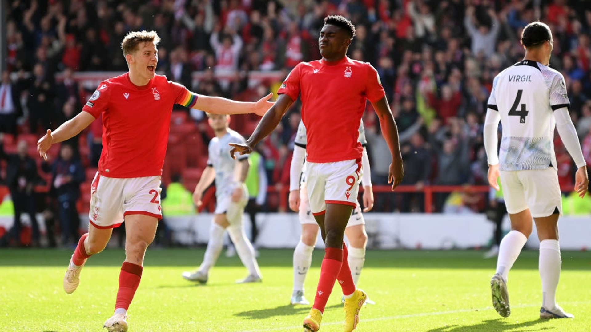 以其迅猛的 以其迅猛的